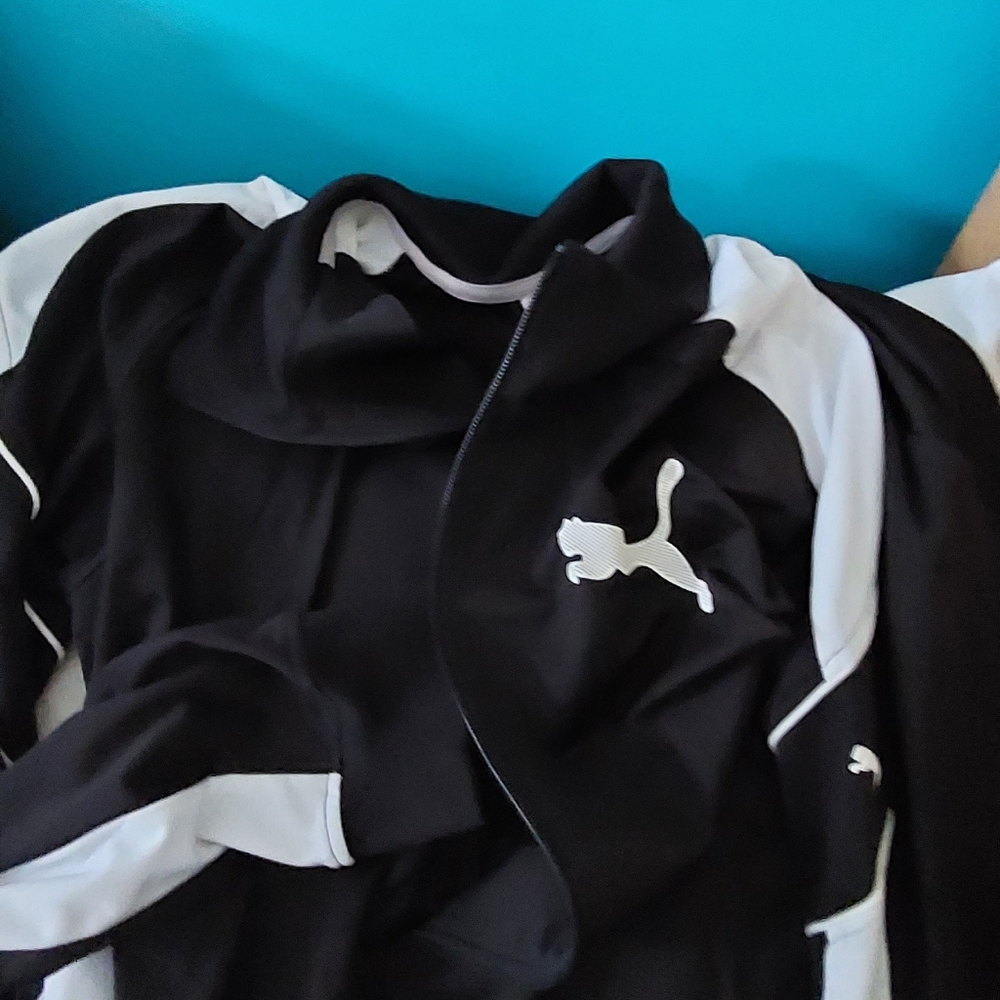 Womans zippered sweatshirt